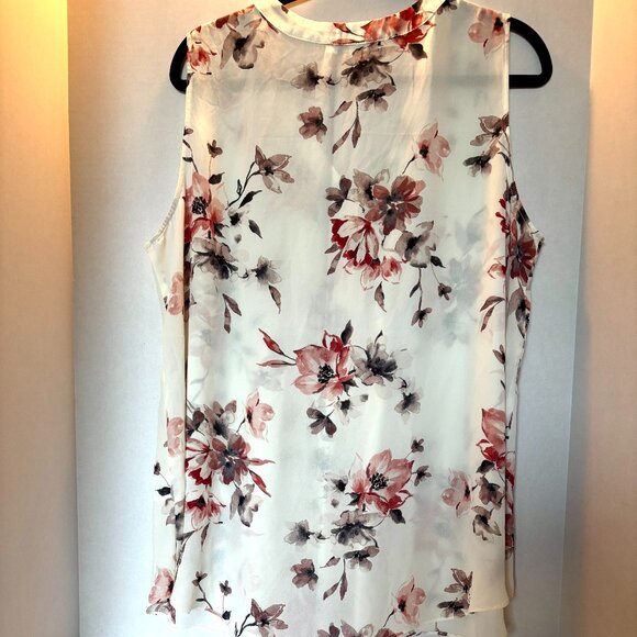 Size 1X, floral, sleeveless top, like new condition - Picture 2 of 2
